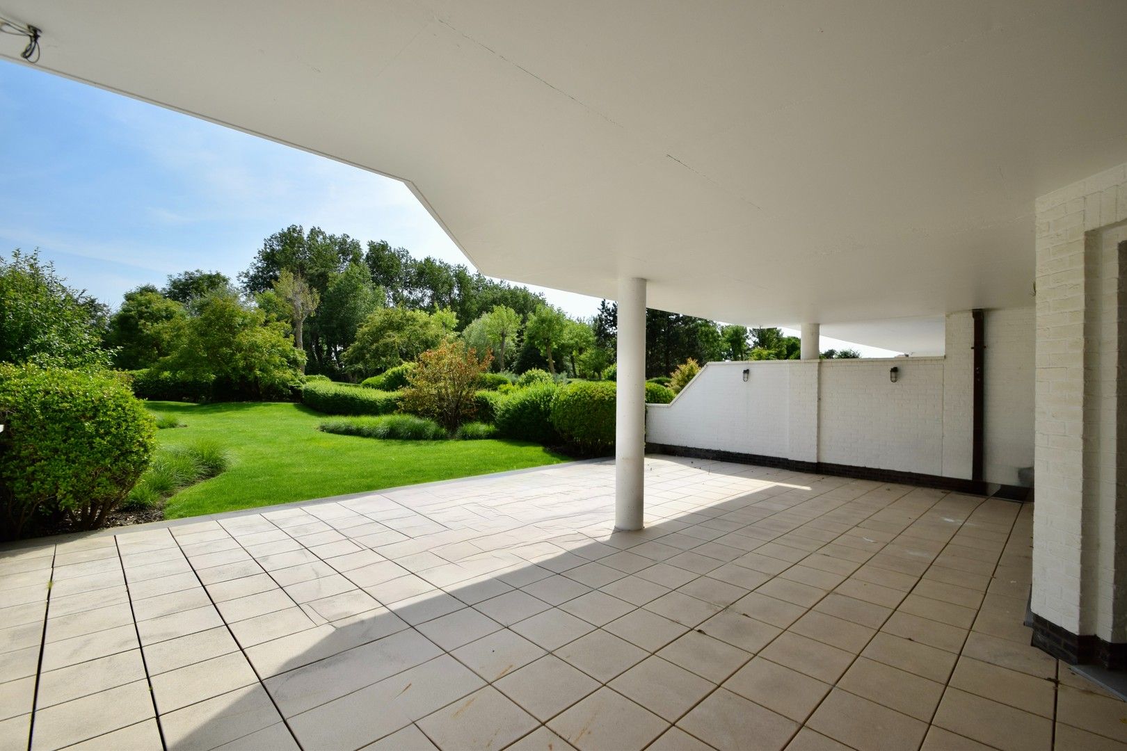Zonovergoten tuin appartement met groot terras en prachtige tuin gelegen in het exclusieve domein Tennis Gardens. foto 5