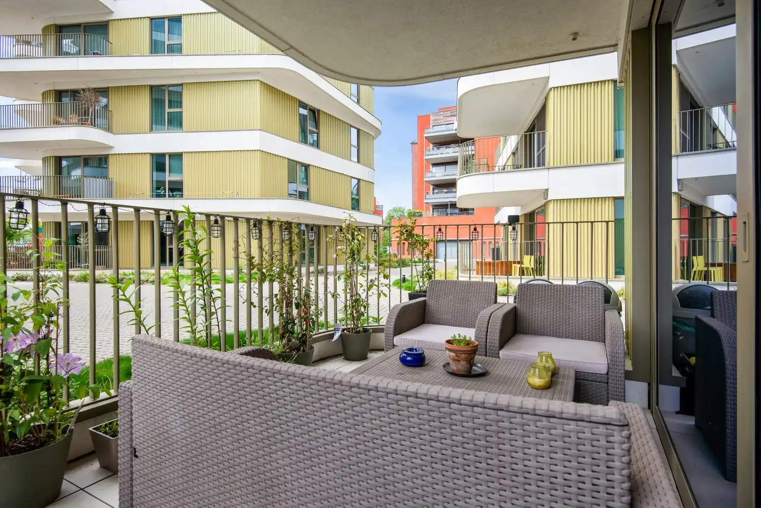 Instapklaar gelijkvloers BEN appartement met ruim terras op toplocatie aan het water in Boom! foto 15
