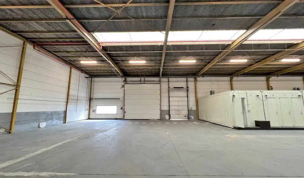 Magazijn te huur vlakbij afrit E17 te Sint-Niklaas foto 2