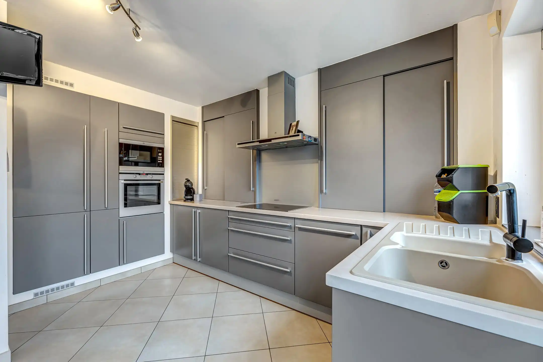 Woonst met 4 slpks en verwarmd zwembad in Erembodegem foto 5