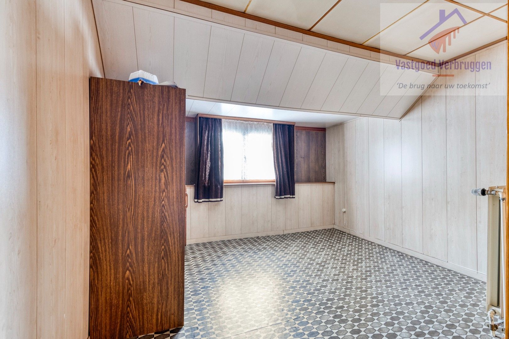 Rustig gelegen te renoveren halfopen bebouwing op ruim perceel van 16 are! foto 12