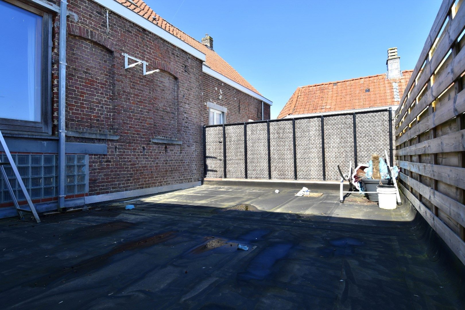 Unieke loft met 2 slaapkamers, ruim terras en ruime garage/magazijn te koop in Heule foto 6