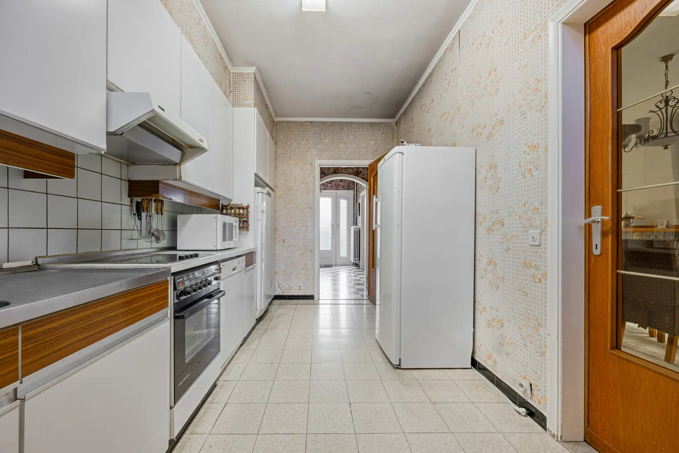 Halfopen woning met renovatiepotentieel te 's-Gravenwezel foto 11