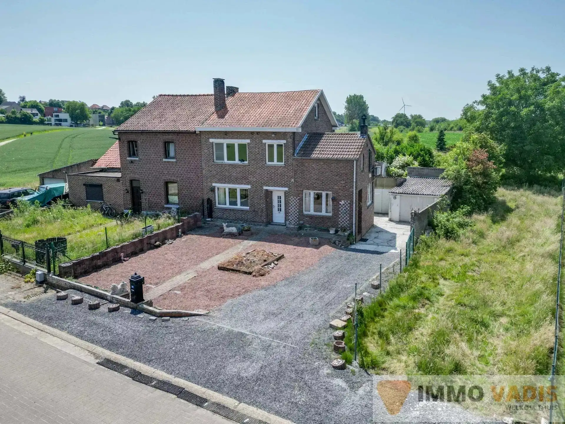 Halfopen woning foto 2