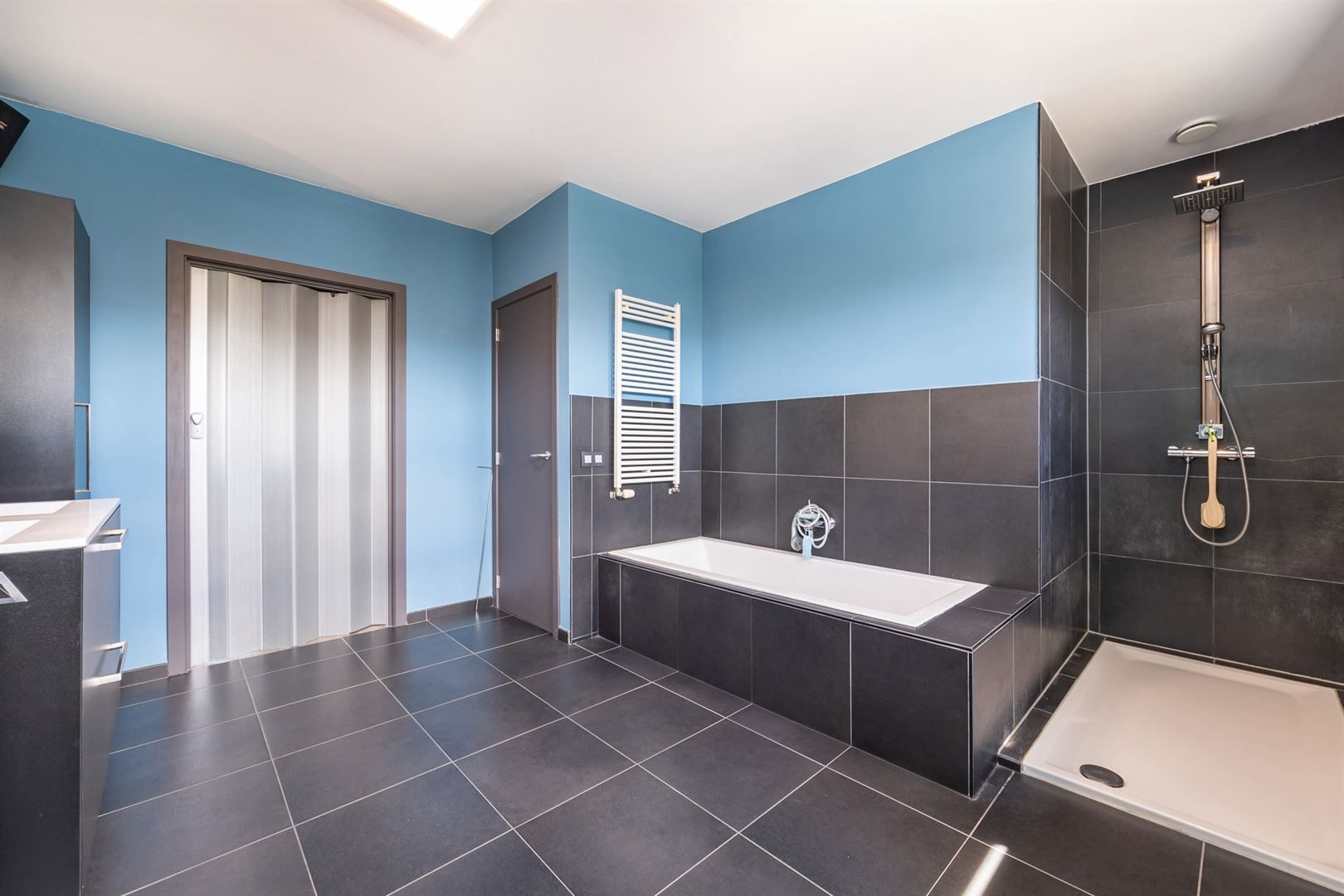 Topwoning! Ruime HOB met toffe tuin op centrale ligging! foto 11
