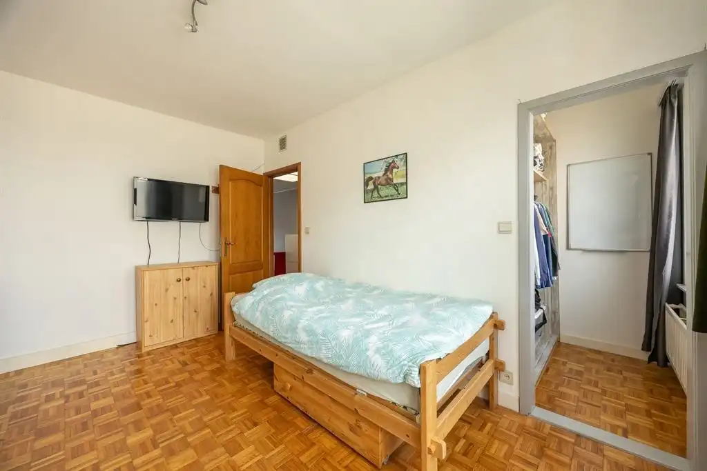 Instapklaar huis met ruime tuin  foto 22
