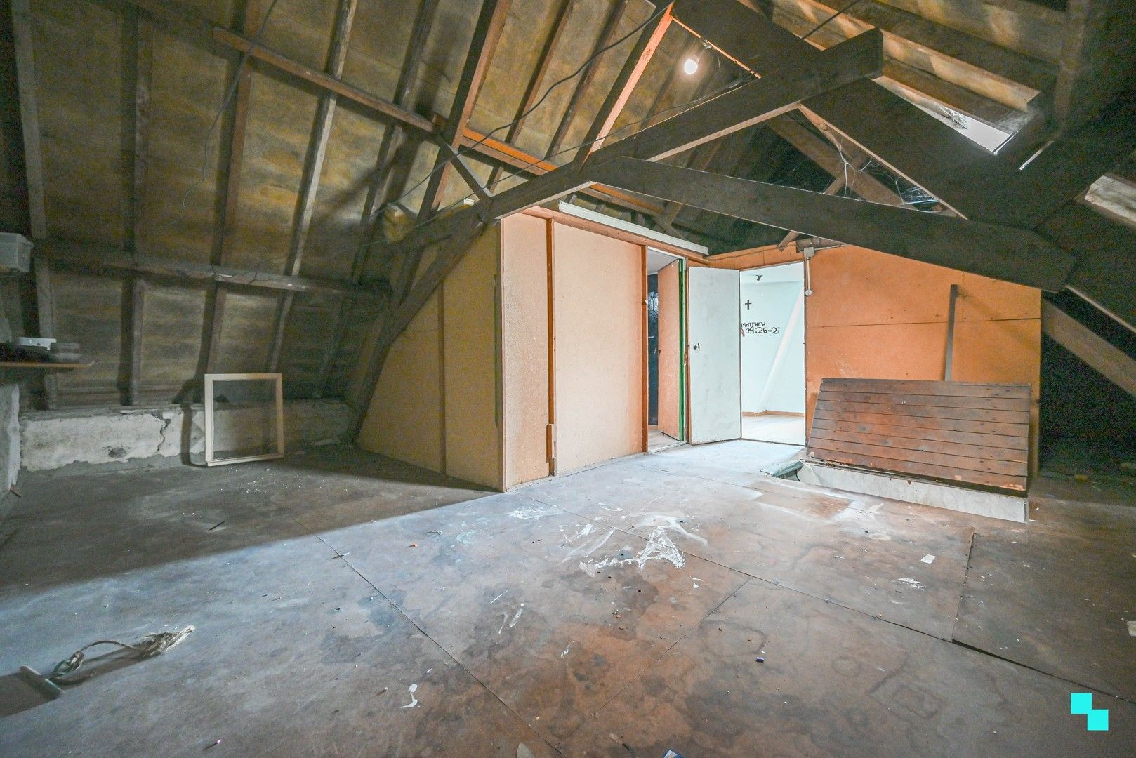 Landelijk gelegen, te renoveren woning op 1.767m² perceel foto 17