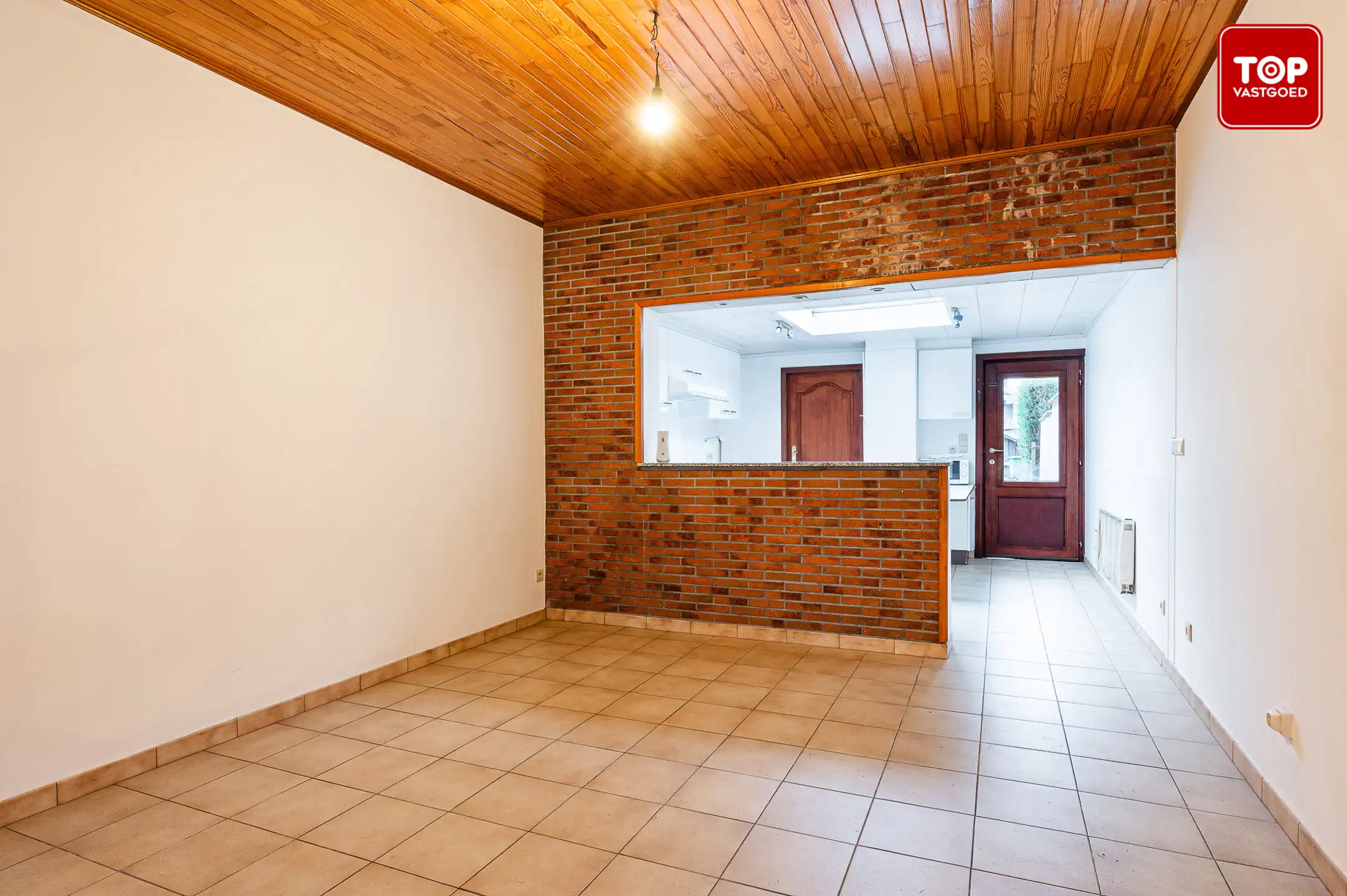 Te renoveren woning met 4 slaapkamers en leuke stadstuin. foto 4