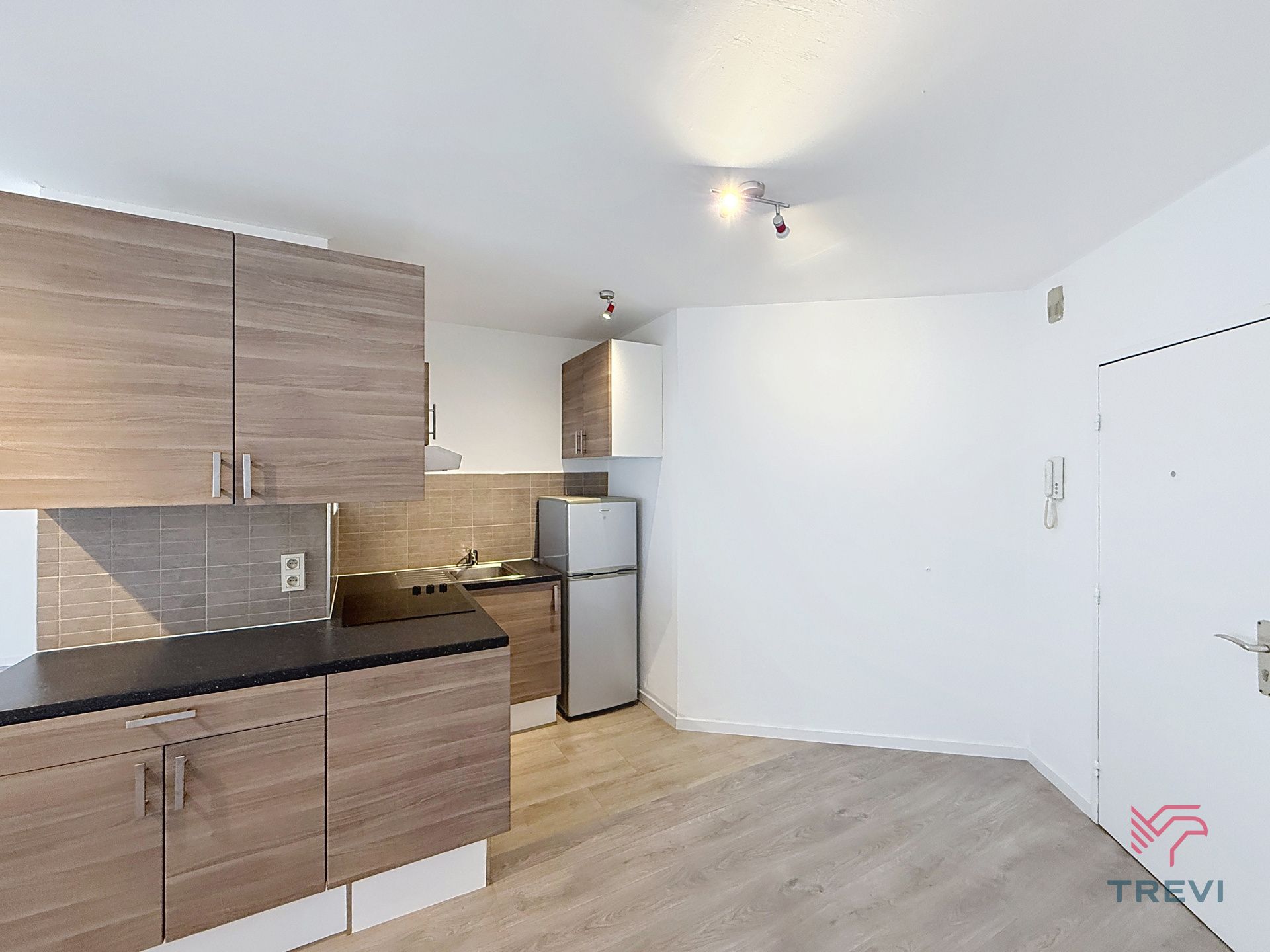 Grote gerenoveerde studio in het centrum van Brussel foto 7