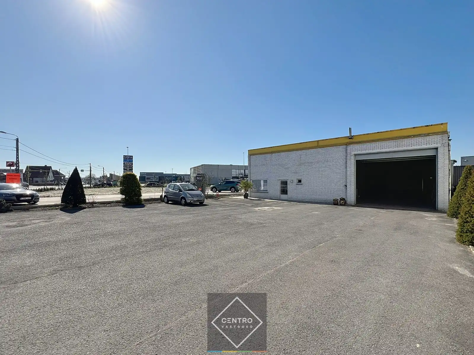 Commercieel gebouw (460m²) met verhard buitenterrein (heden AUTOWERKPLAATS) met uitbreidingsmogelijkheden en VEEL PASSAGE ! foto 6