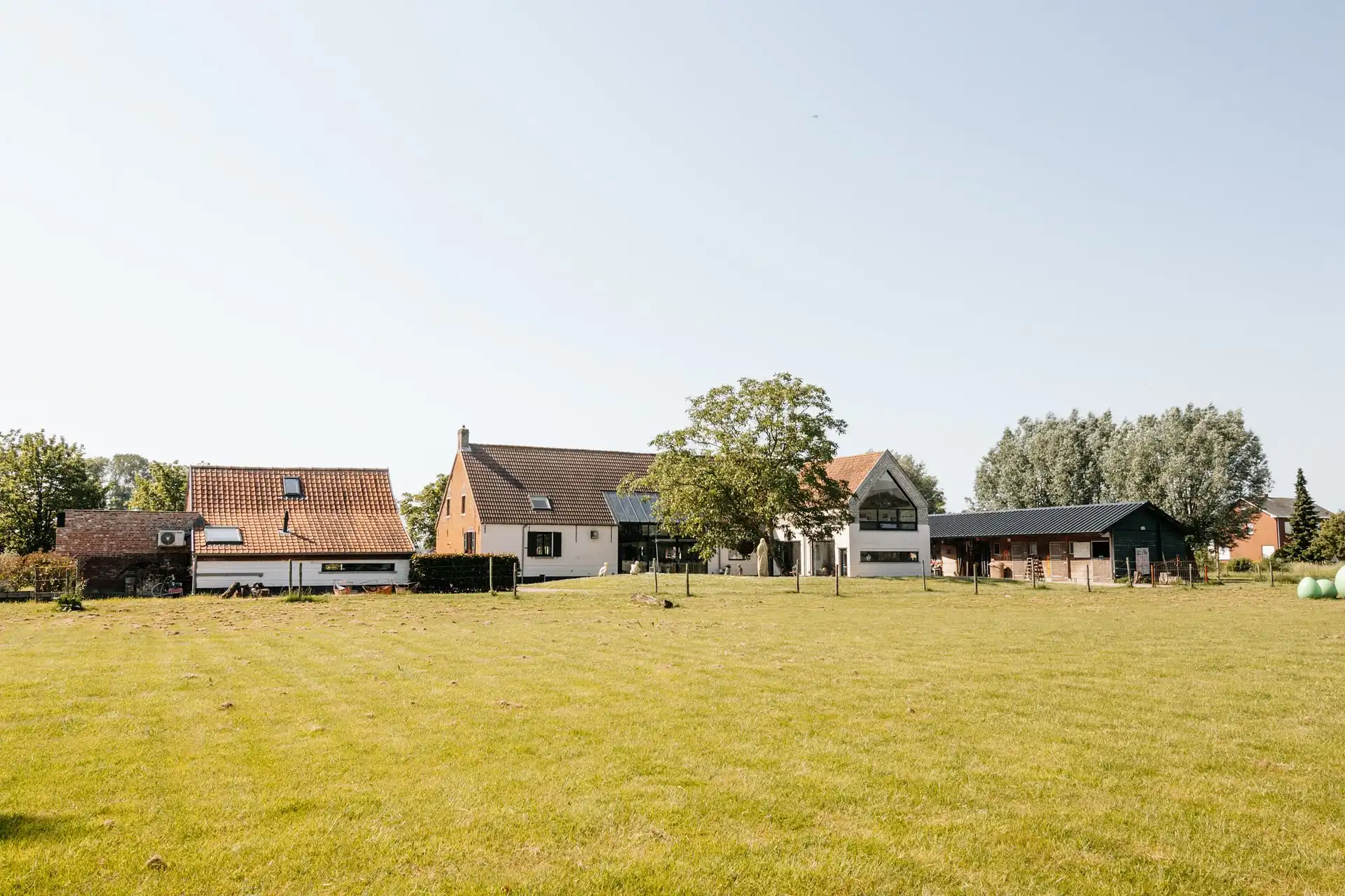 Uniek landgoed met hoeve, atelier, gastenverblijf en stallen foto 16