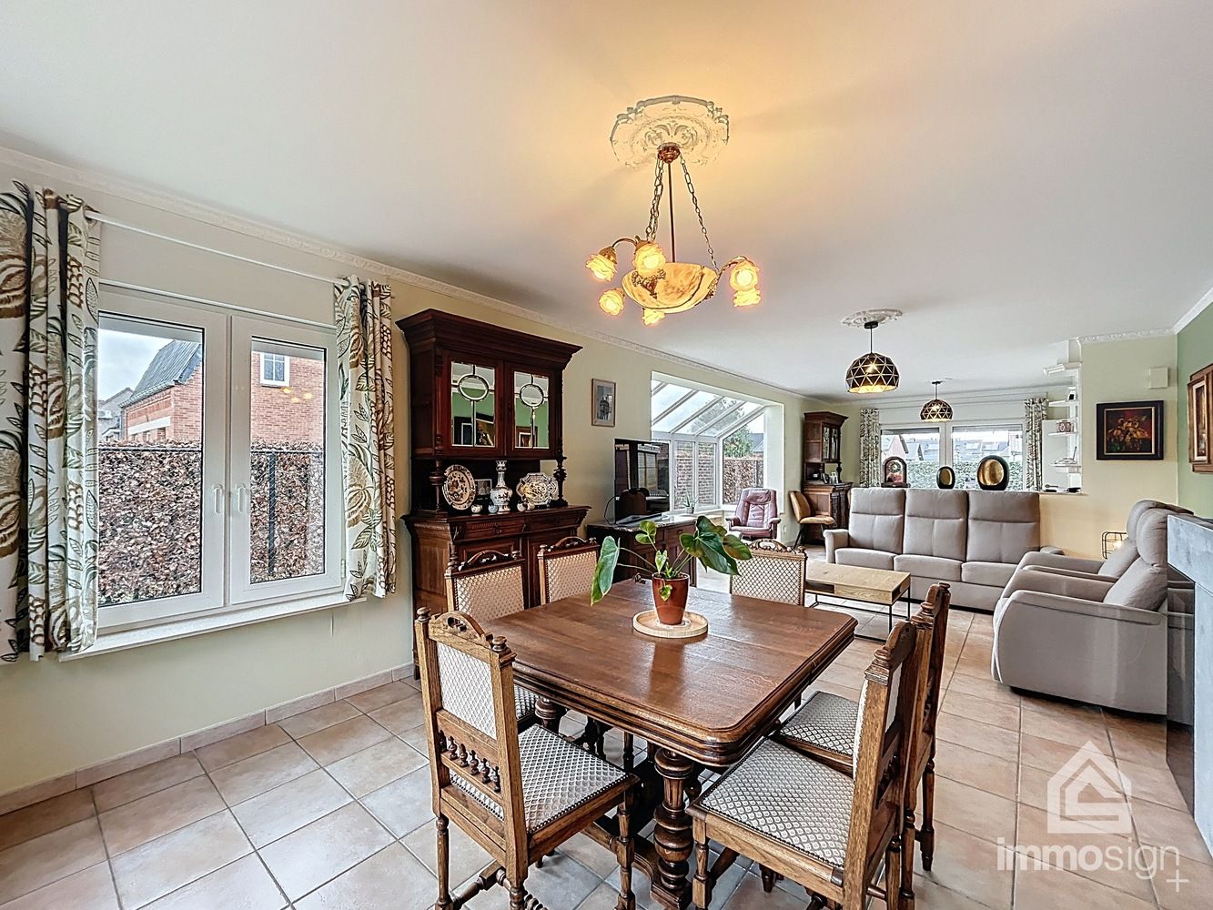 Instapklare laagbouwwoning met 2 (mgl. 3) slaapkamers en dubbele garage op een perceel van 718 m² foto 5