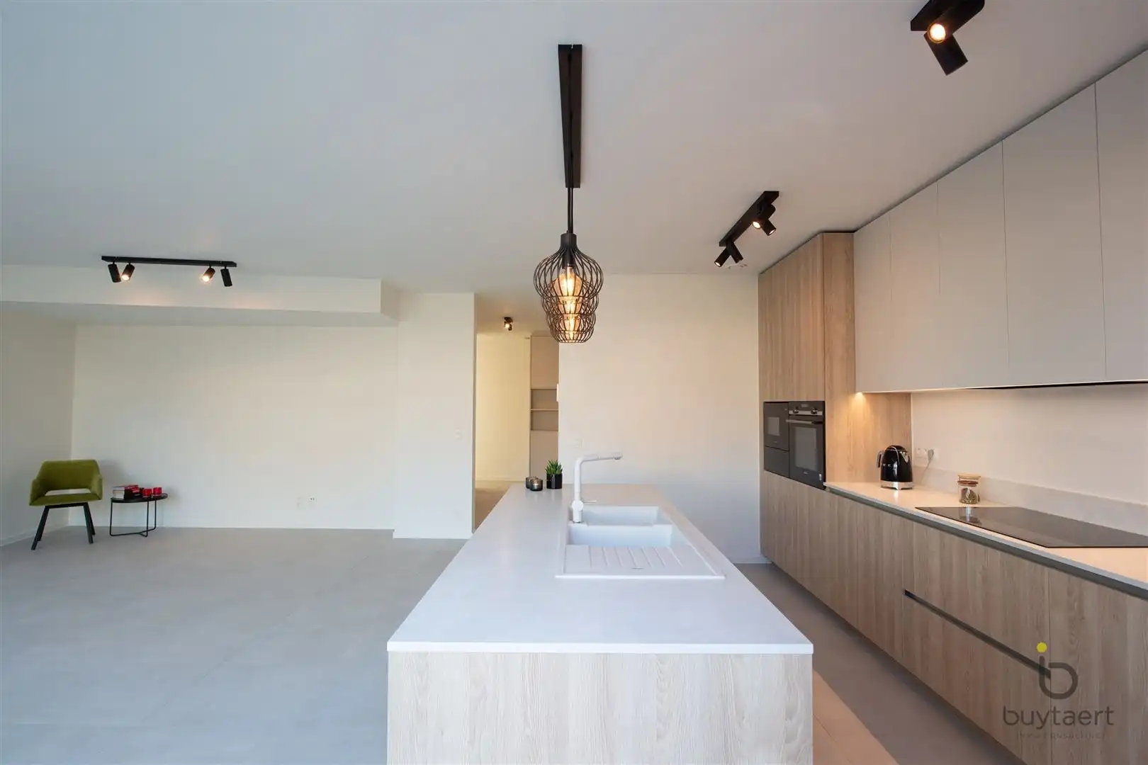 Nieuwbouw gelijkvloers appartement met twee slaapkamers, een tuin en een garage. foto 15