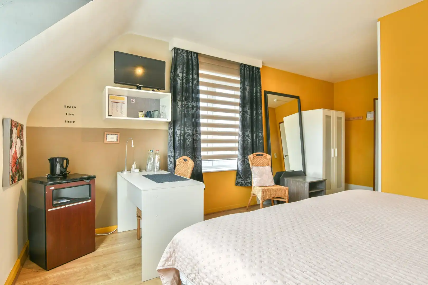 Unieke investeringskans: karaktervol hotel met 18 kamers & woonmogelijkheden te koop!  foto 21