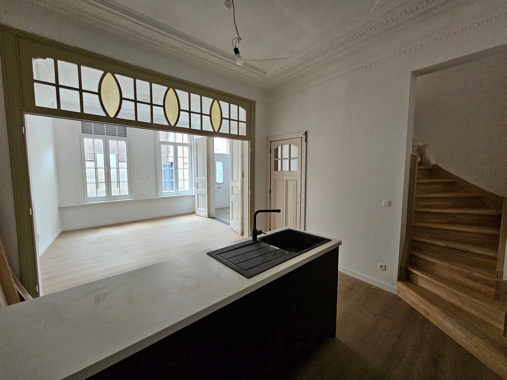 Gerenoveerd duplex appartement met 2 slaapkamers foto 3
