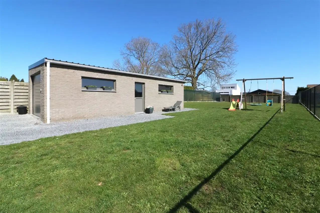 E28 | 2016/ Zonnepanelen | 3 slaapkamers | Grote tuin | Aparte garage | Nabij E314 en groen foto 11