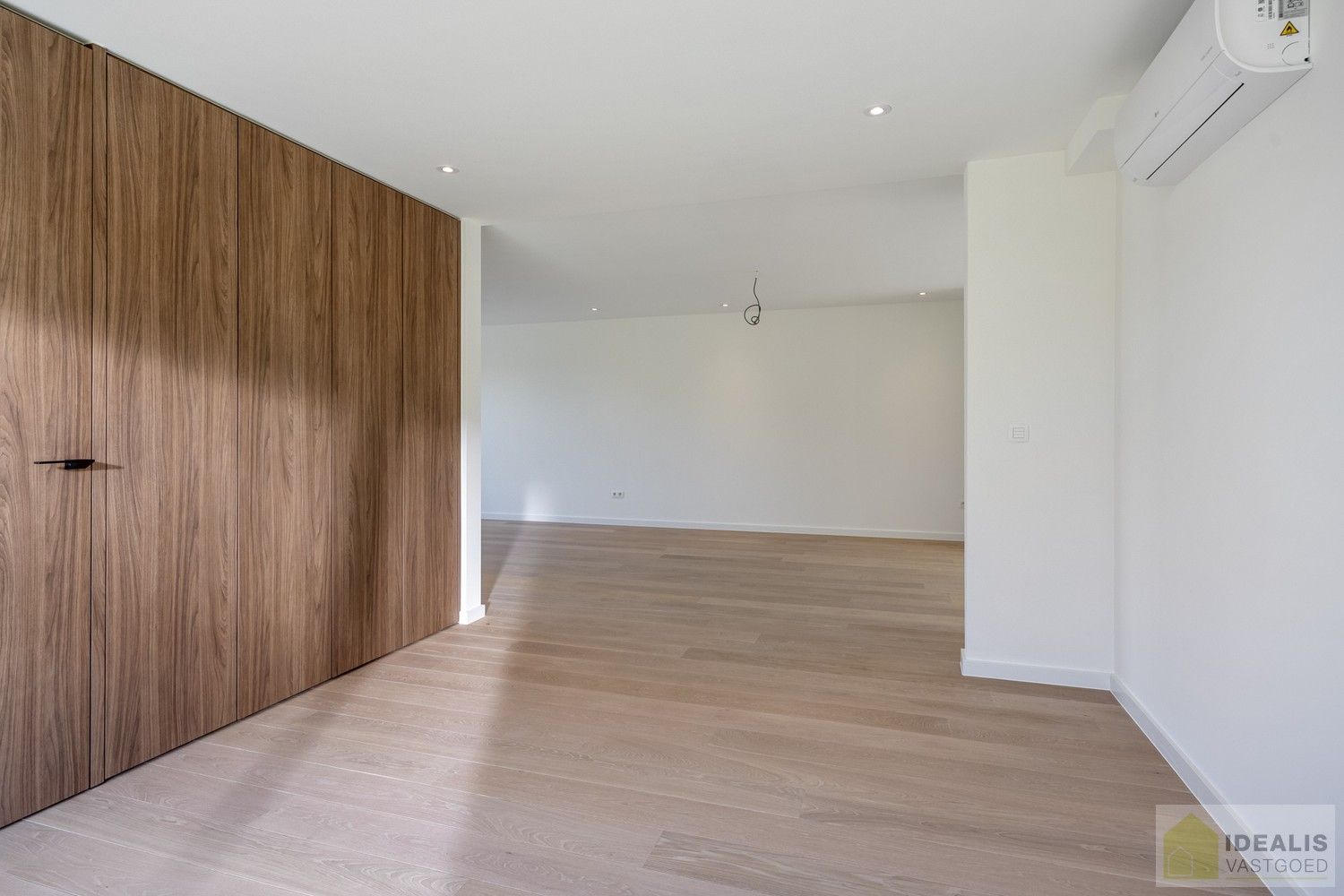 IDEALIS VASTGOED – Schitterend volledig vernieuwde woning (+- 220m²) met een heerlijke open leefruimte, 3 ruime slaapkamers, luxueuze badkamer, ruime wasplaats op een fijn zuid georiënteerd perceel! Dit heerlijke huis bevindt zich op een knap perceel van 8a 69ca in een heerlijk rustige en groene omgeving! - EEN MUST VISIT! - foto 11