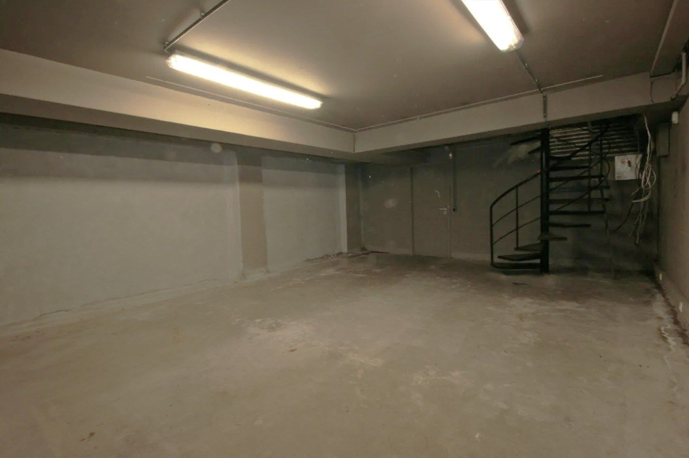 centraal gelegen handelspand Lippenslaan 248 te huur  foto 17