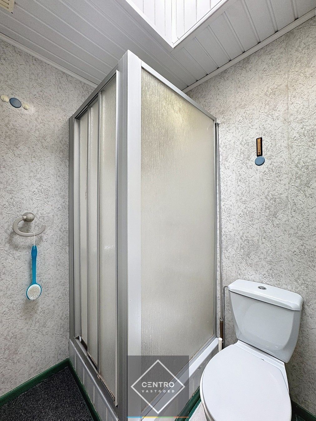 Op te frissen woning met ruime garage/opslagplaats en 3 slpks te Sint-Andries! foto 9