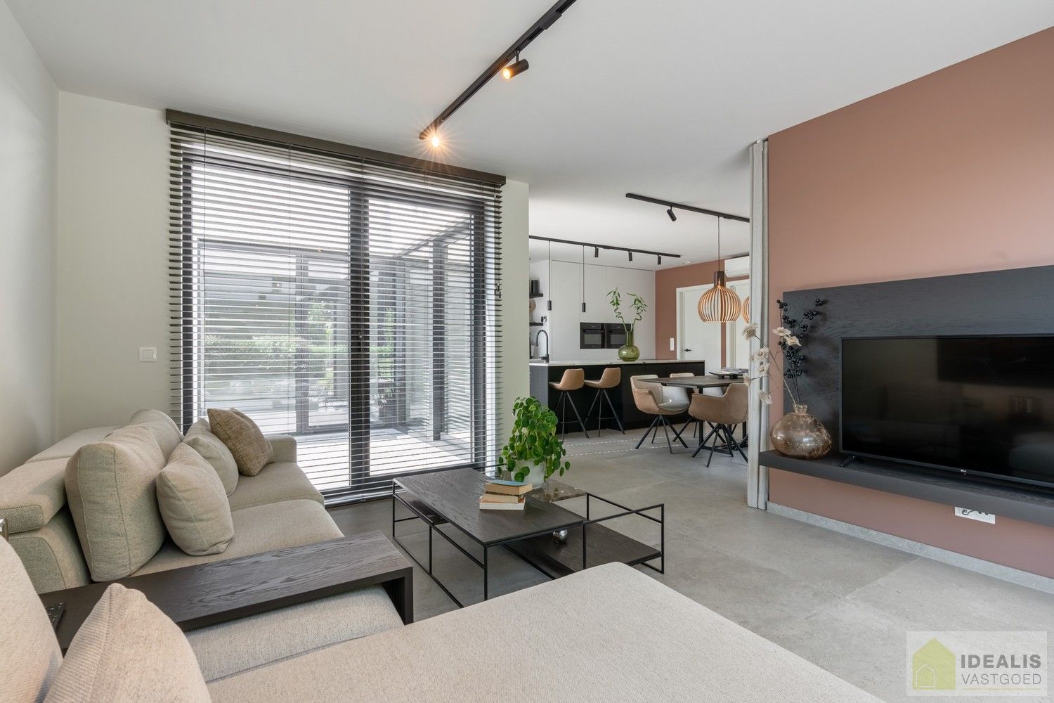 PRACHTIGE, PERFECT ONDERHOUDEN EN MODERN OPGETROKKEN WONING MET EEN HEERLIJK LICHTRIJKE WOONKAMER MET OPEN KEUKEN, 3 SLAAPKAMERS, 2 BADKAMERS VOORZIEN VAN ALLE COMFORT foto 17