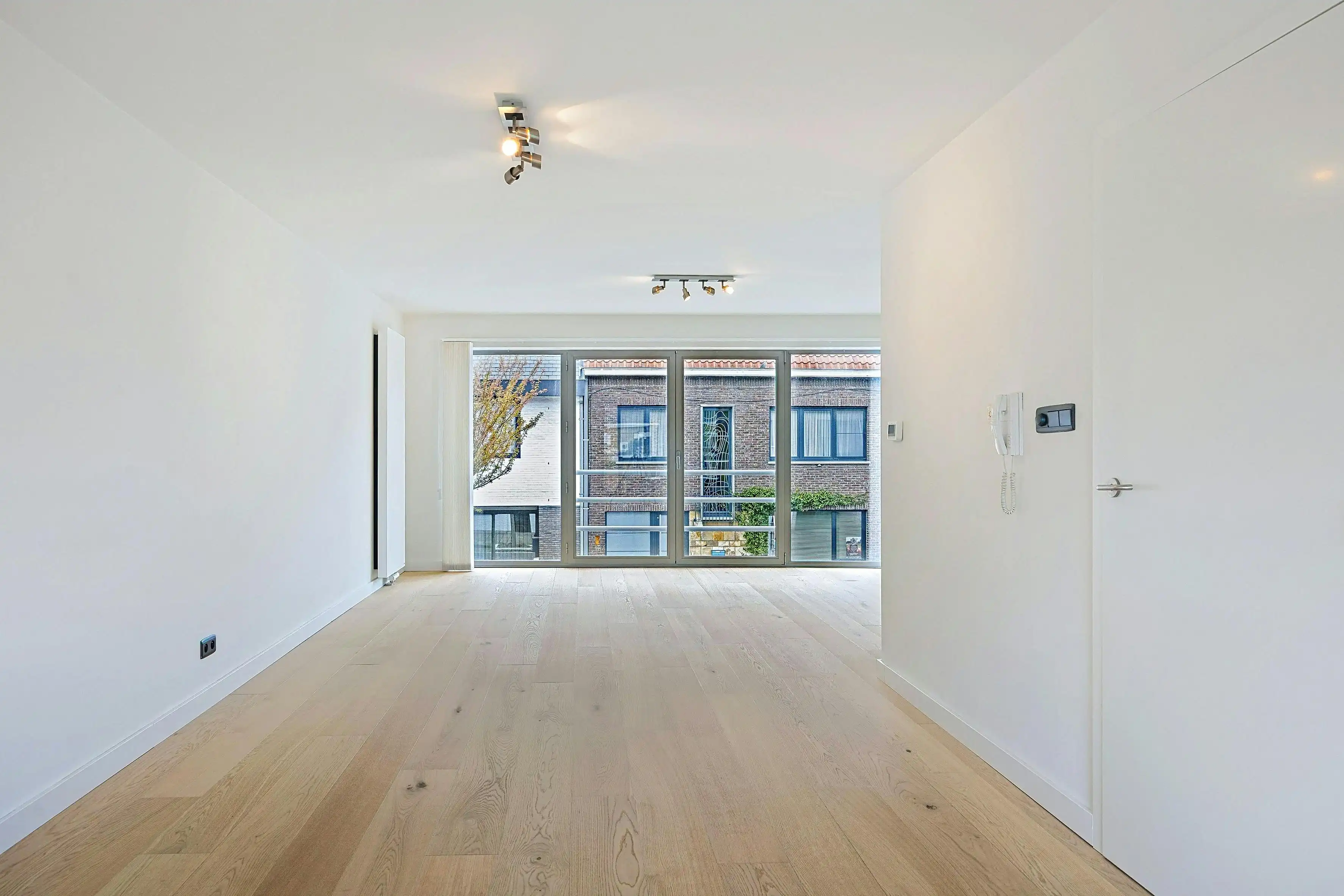 Instapklare bel-etage met 3 slaapkamers en zonnige tuin in hartje Eeklo foto 6