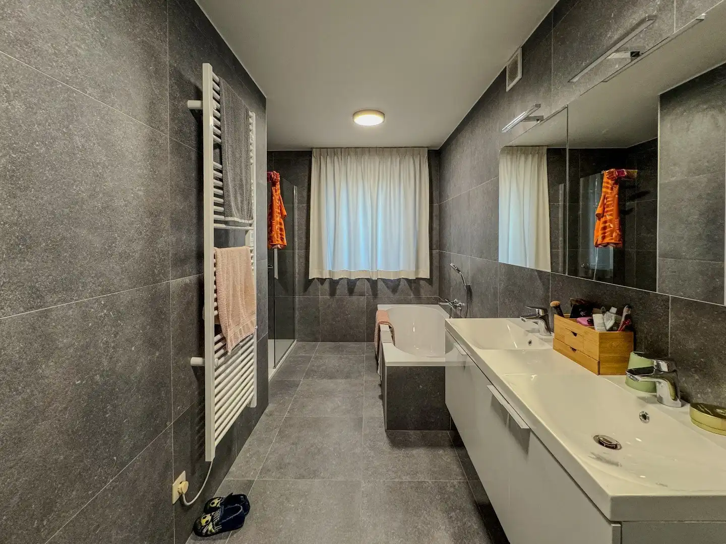 Prachtige nieuwbouwwoning met 3 slaapkamers, carport en tuin met tuinberging. foto 6