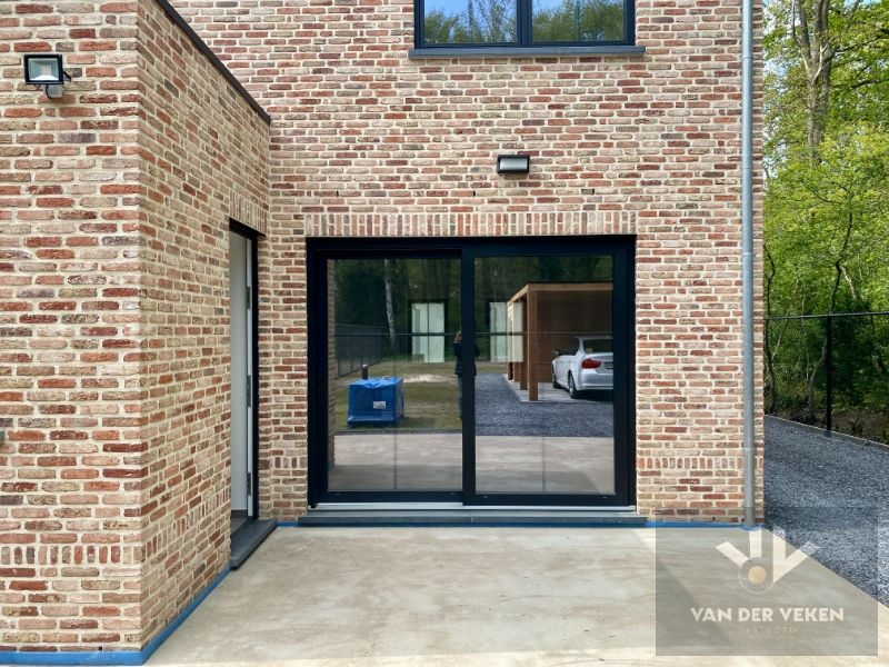 Uitzonderlijk mooi gelegen halfopen bebouwing. foto 9