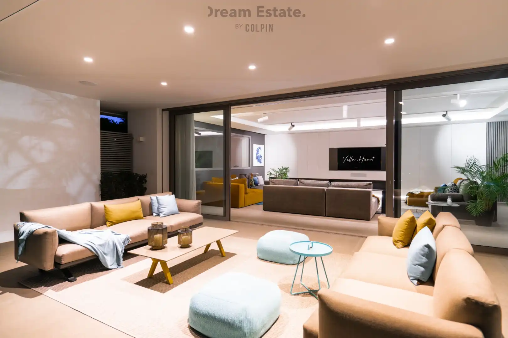 Gloednieuwe moderne eerstelijns golf villa met zeezicht. foto 37