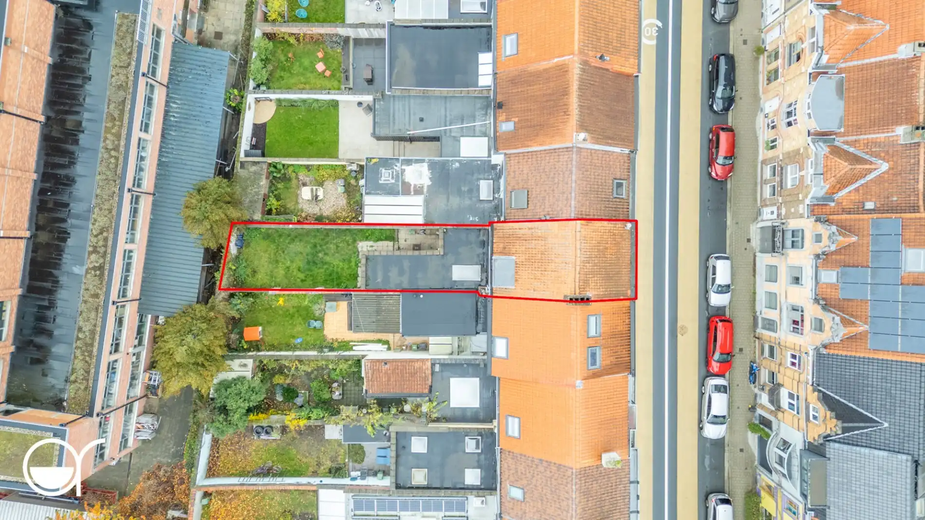 Te renoveren rijwoning vlakbij het Sint-baafskouterpark & Rozebroeken.  foto 2