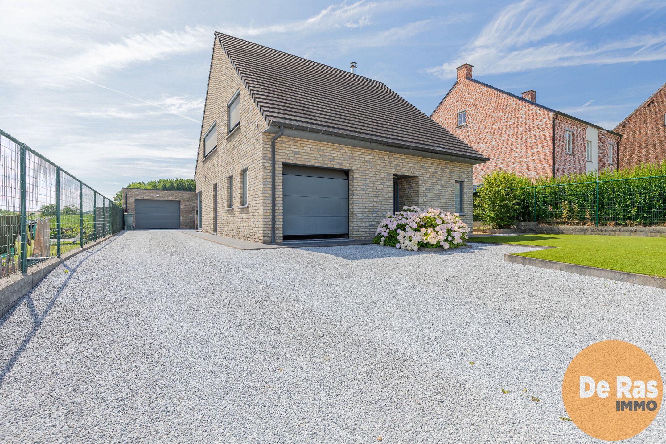 ZWALM -Recente OB met 3slp, 2 garages en tuin met open zicht foto {{pictureIndex}}