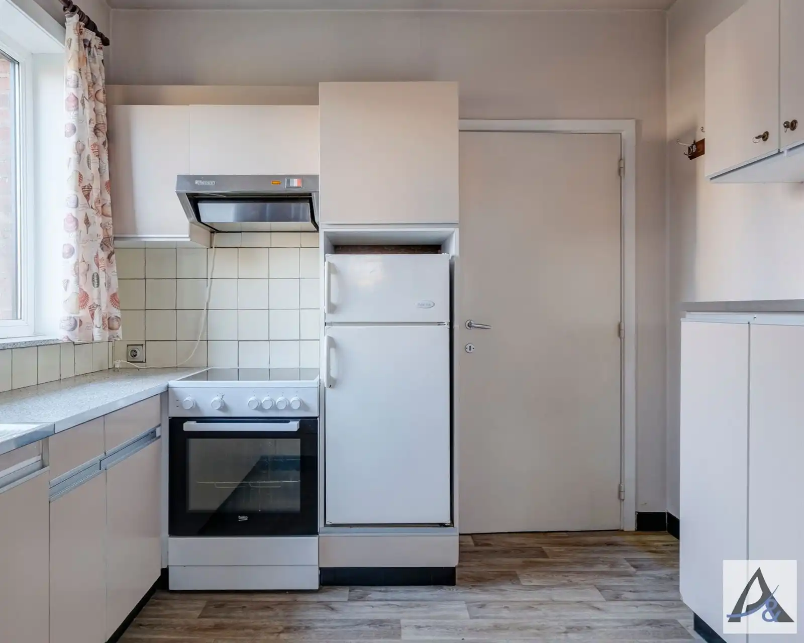 Te renoveren woning met potentieel in rustige buurt foto 10