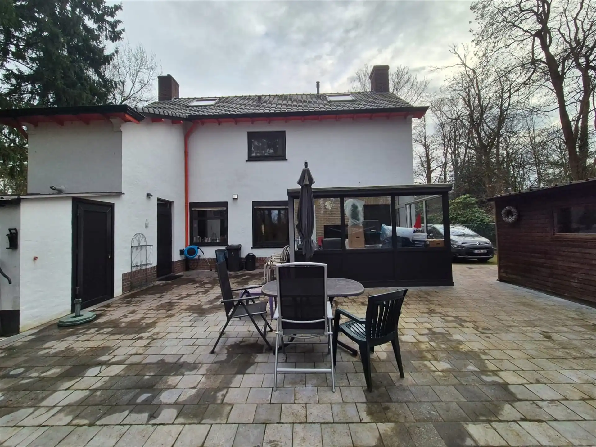 Ruime woning met 3 slaapkamers gelegen in een groene omgeving. foto 12