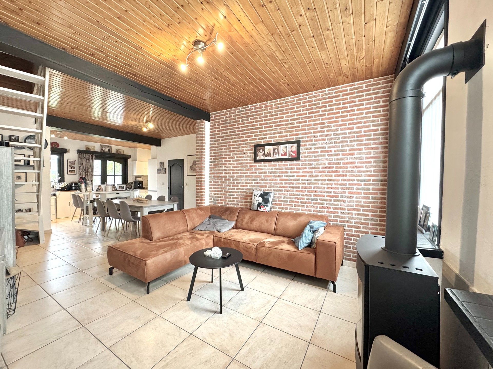 GEZELLIGE WONING MET 2 SLPKS EN TUIN OP 290 M² foto 4