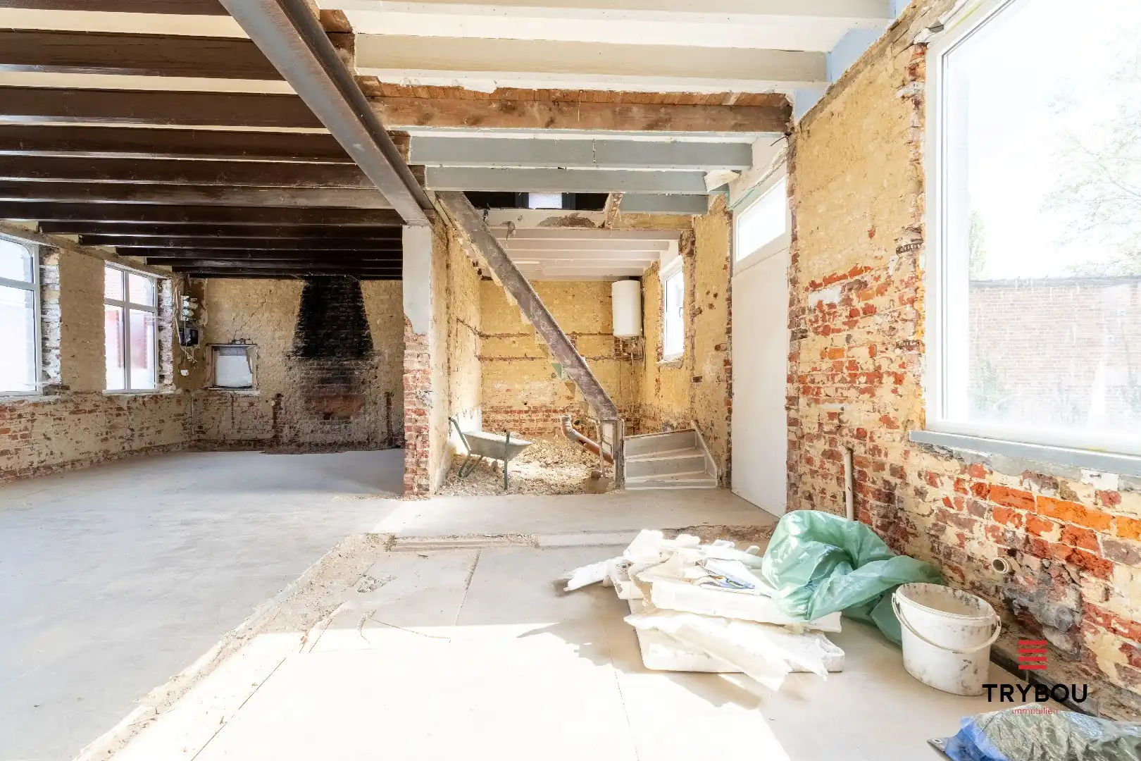 Te renoveren alleenstaande woning op een ruim perceel van 896m² in Houthulst foto 6