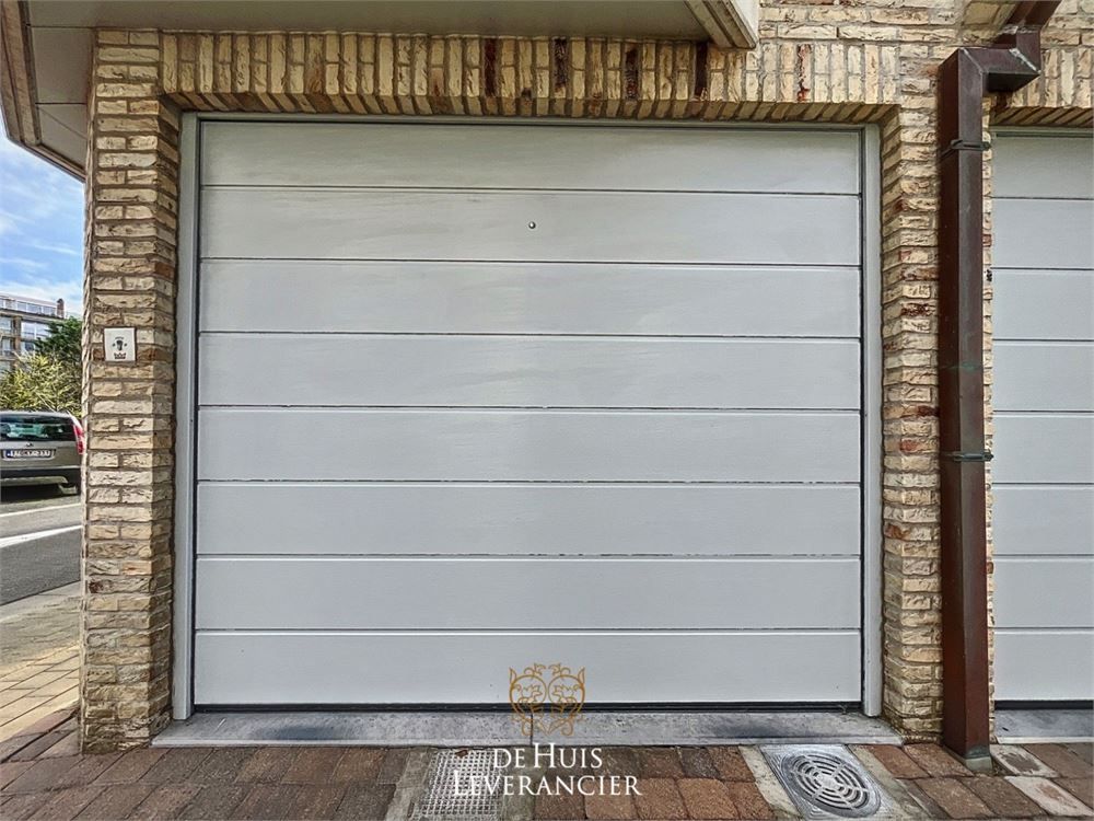 Grote garage met staanplaats te koop in Koksijde foto 5