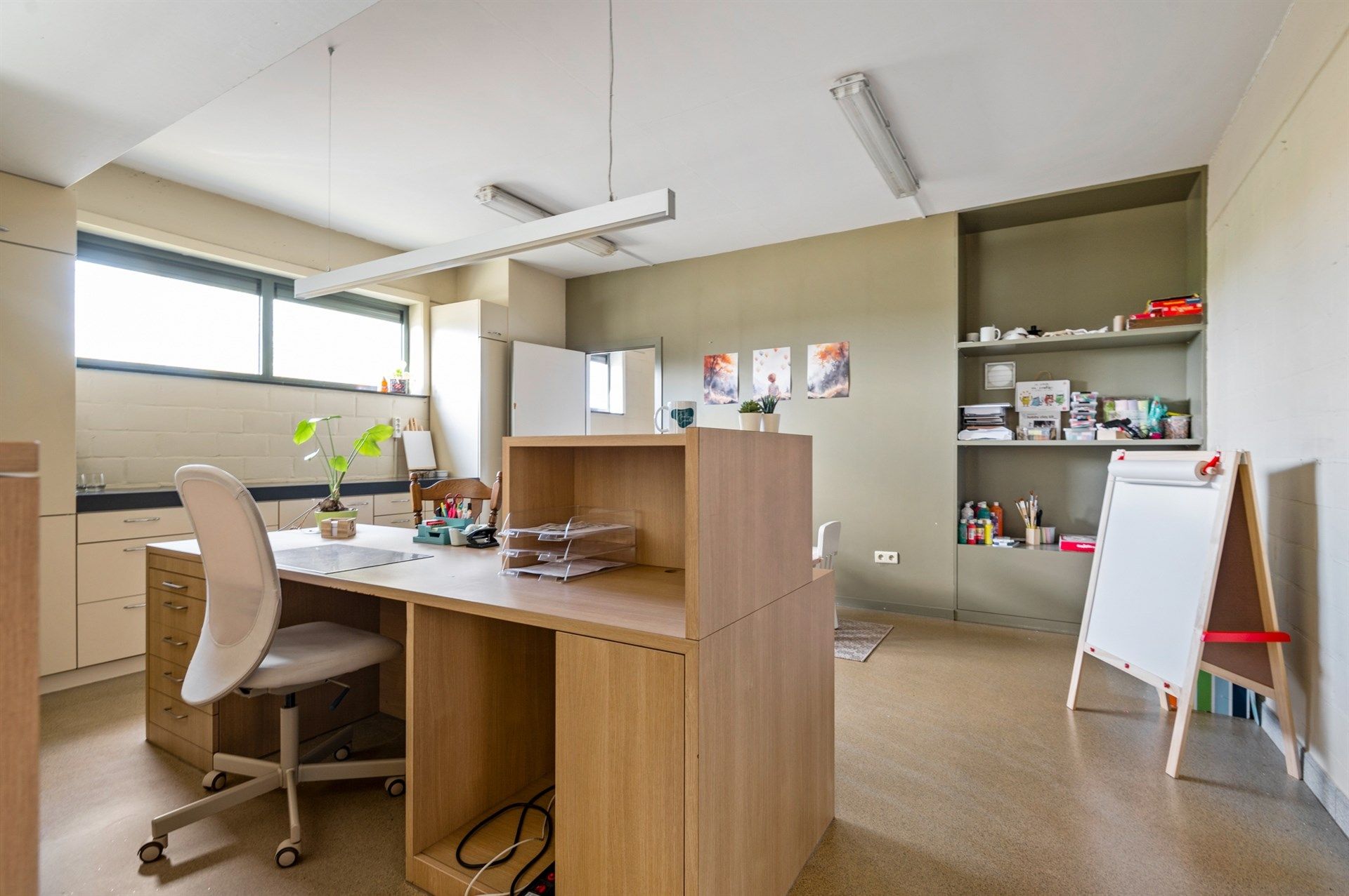 Handelspand met ruim appartement op een toplocatie in Sint-Gillis-Waas foto 3