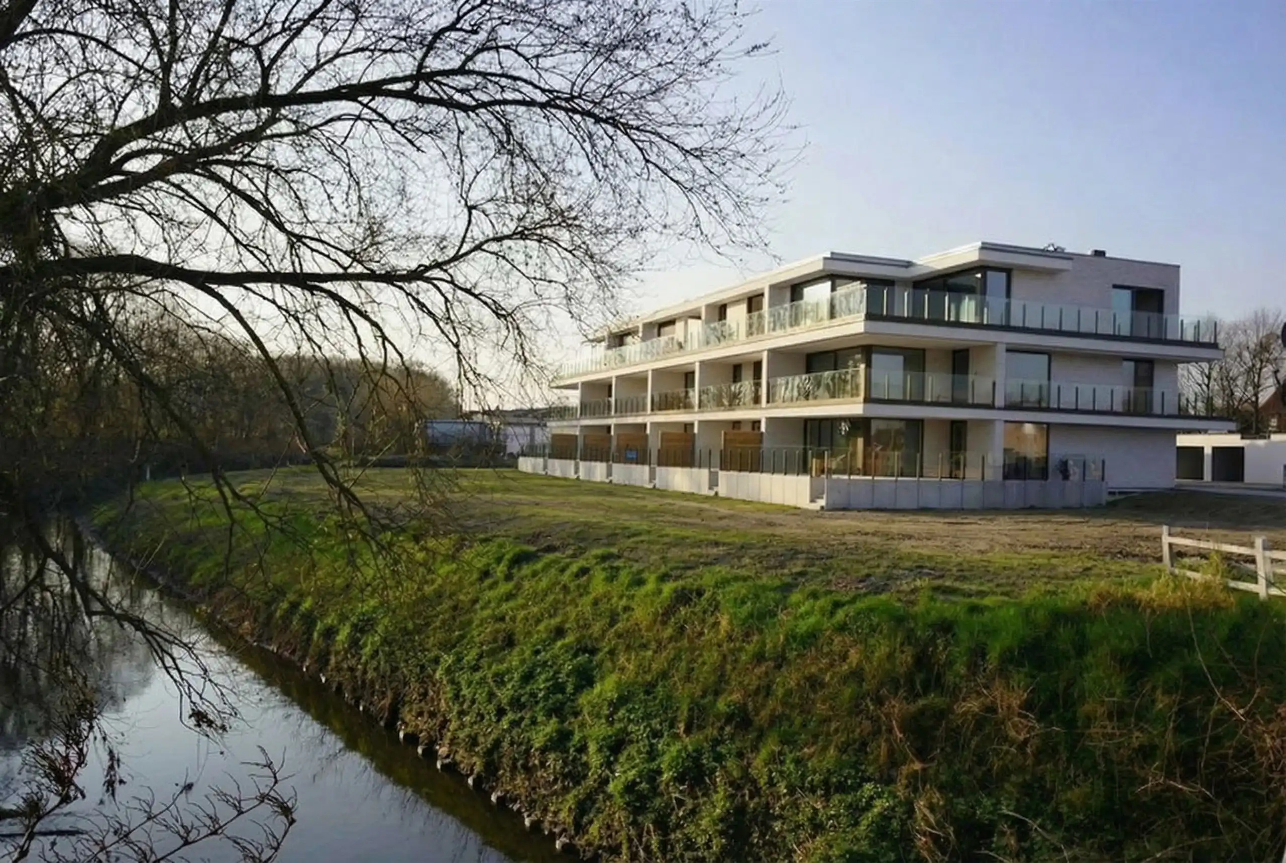 Subliem wonen:  nieuw appartement met garage - 2 terrassen foto {{pictureIndex}}