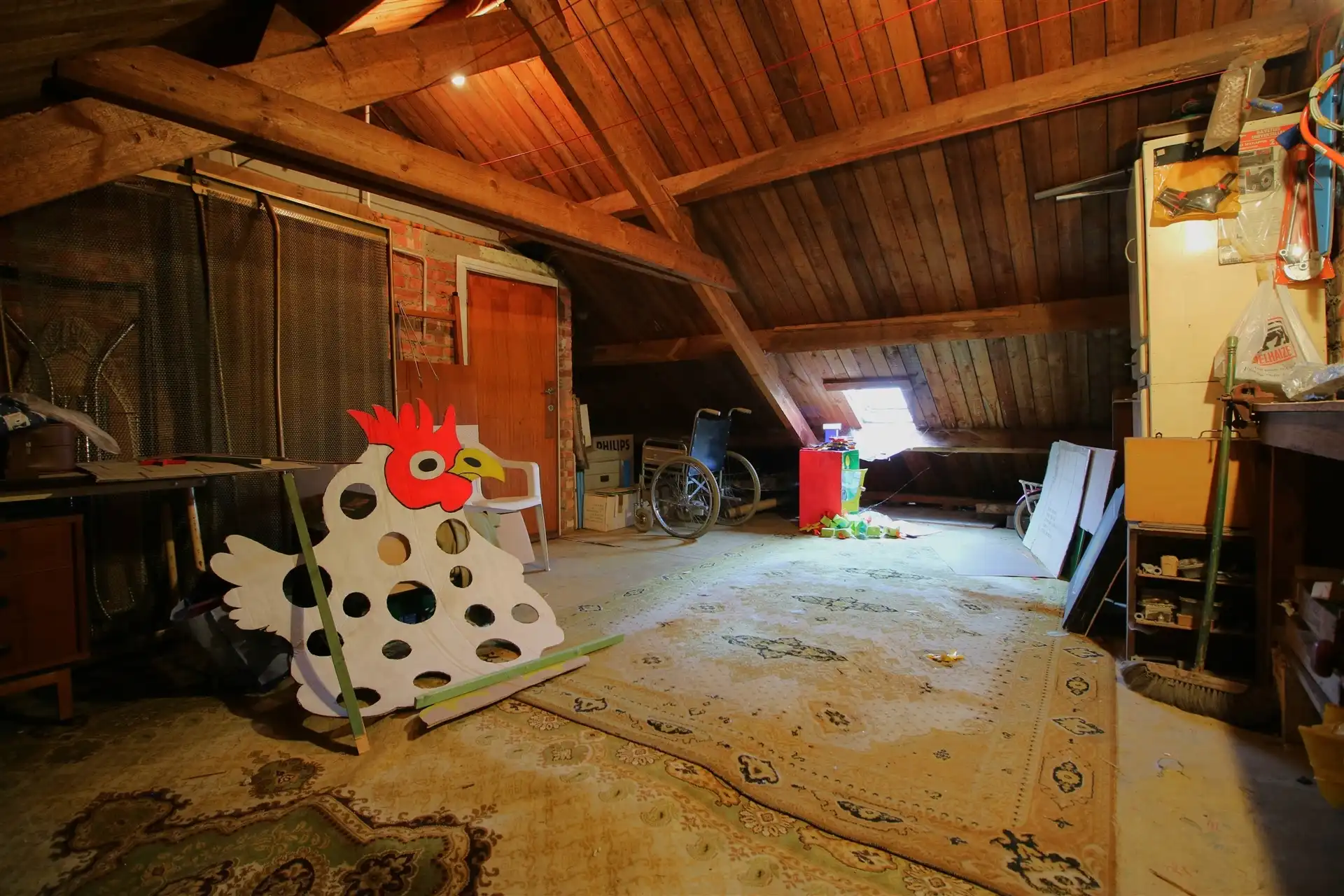 Op te frissen woning in het centrum foto 24