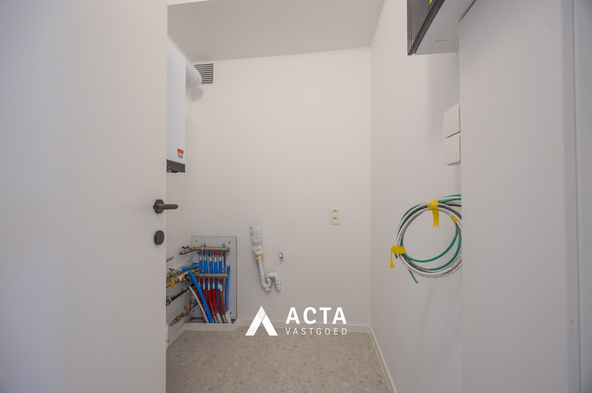 Gerenoveerd appartement op de zesde verdieping aan het Leopold I Plein foto 18