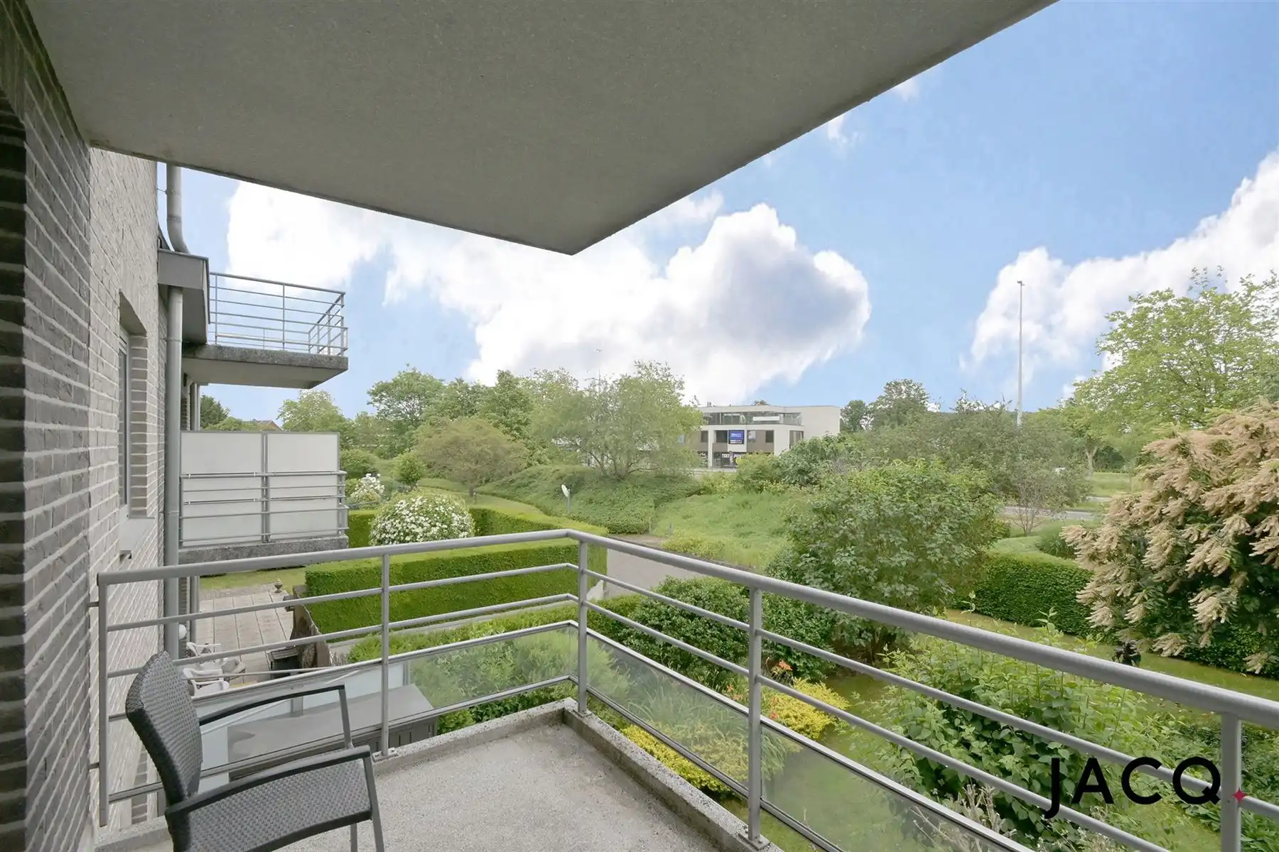 Instapklaar appartement met 2 slaapkamers op toplocatie! foto 12