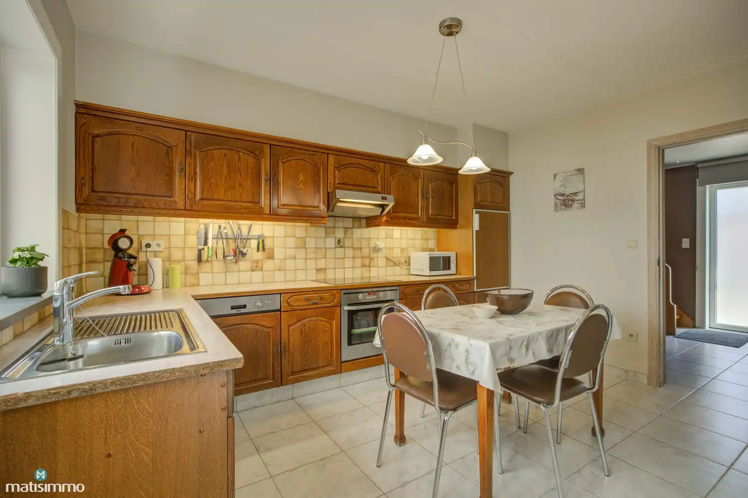 RUIME WONING MET 4 SLAAPKAMERS GELEGEN OP EEN RUSTIGE DOCH CENTRALE LOCATIE TE GENK foto 8