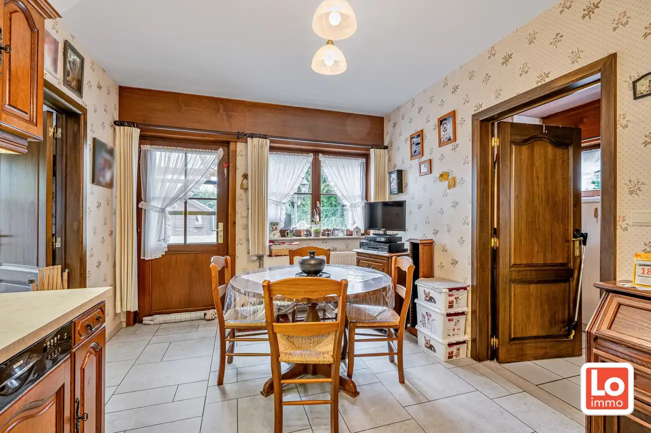 VERKOCHT! Instapklare open woning met inpandige garage op een rustige en residentiële ligging in Sint-Amandsberg, vlakbij Gent! foto 8