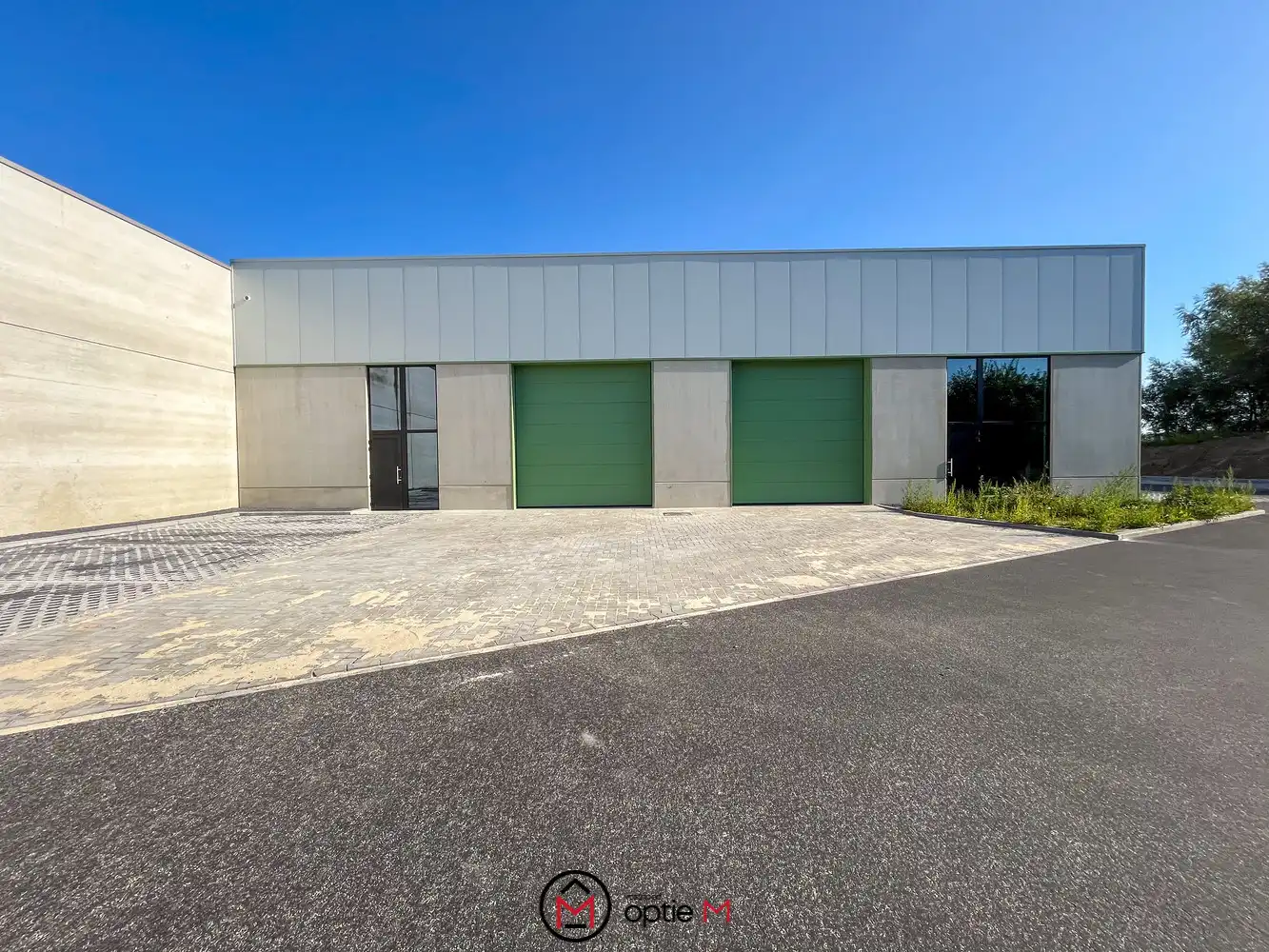 Centraal gelegen KMO-unit met sanitair/verwarming/airco in Hasselt te huur foto 2