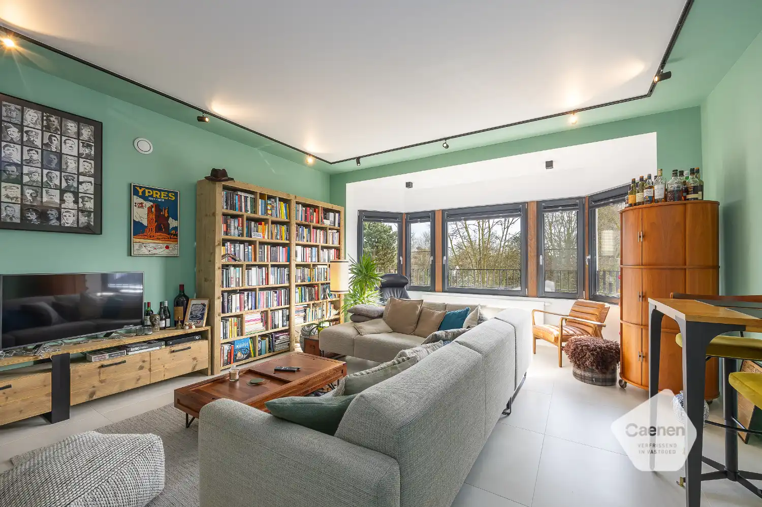 Ruim gerenoveerd drie slaapkamer appartement nabij centrum Oostende foto 3