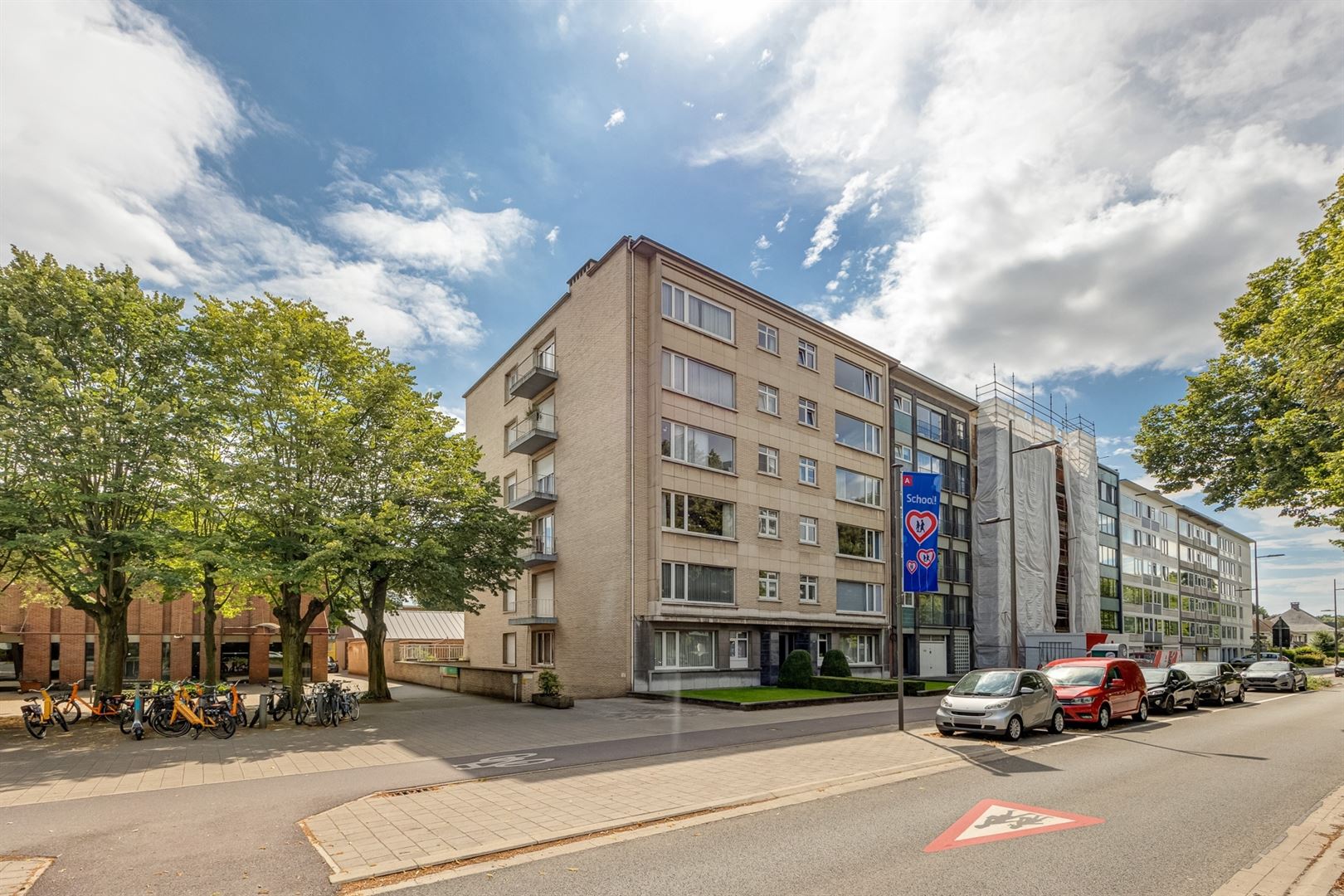 Dakappartement met 3 slaapkamers en autostaanplaats foto 1