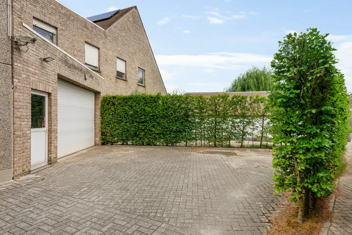 Handelspand met ruime showroom en parking op commerciële ligging te Kontich foto 15