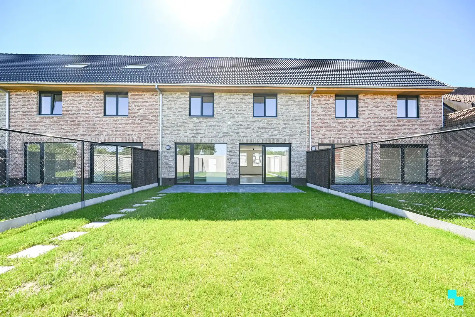 Hedendaagse nieuwbouwwoning nabij centrum foto 20