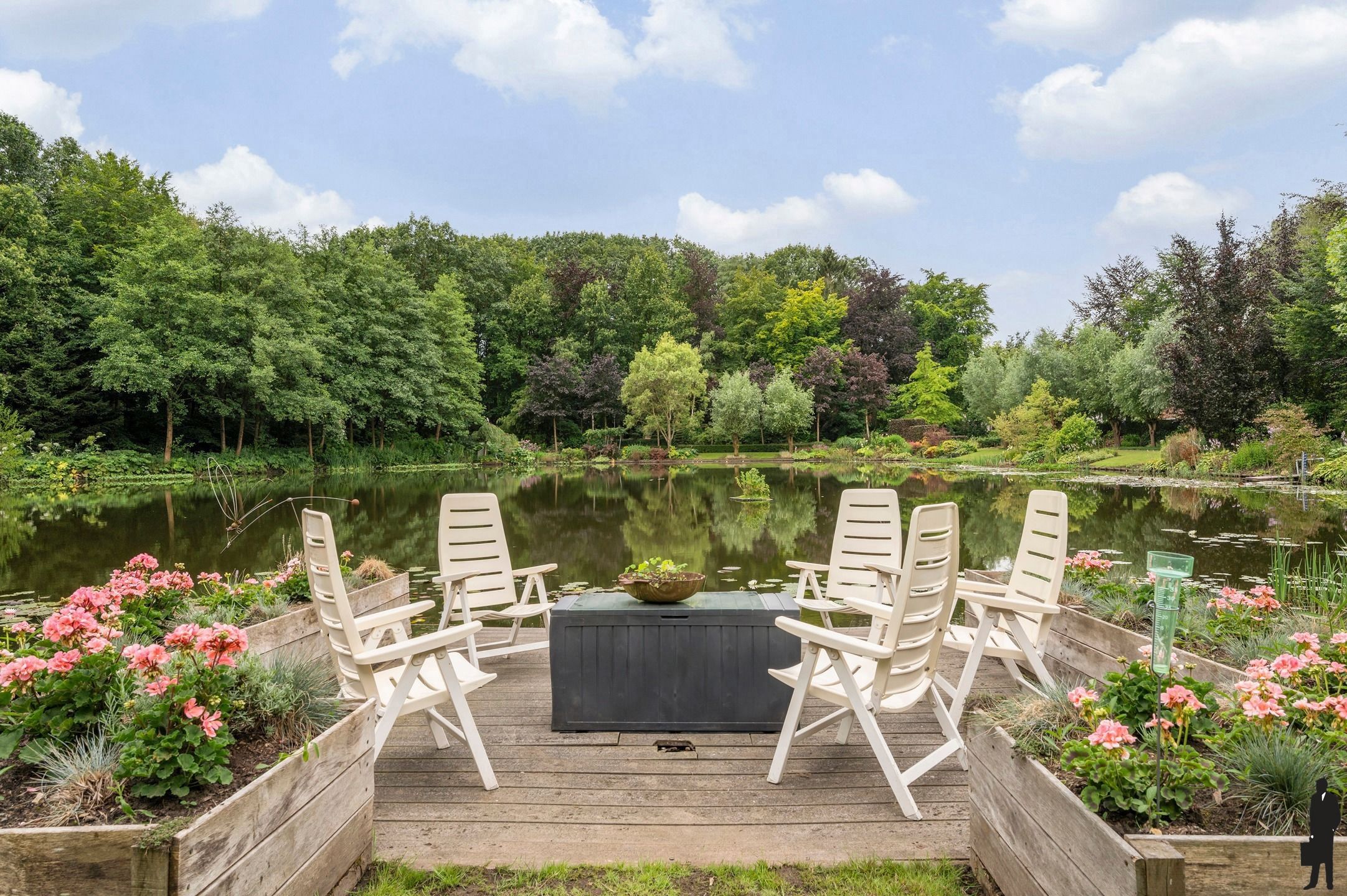 Unieke en zéér centraal gelegen villa op een parkdomein van ca. 9.847 m²! foto 44