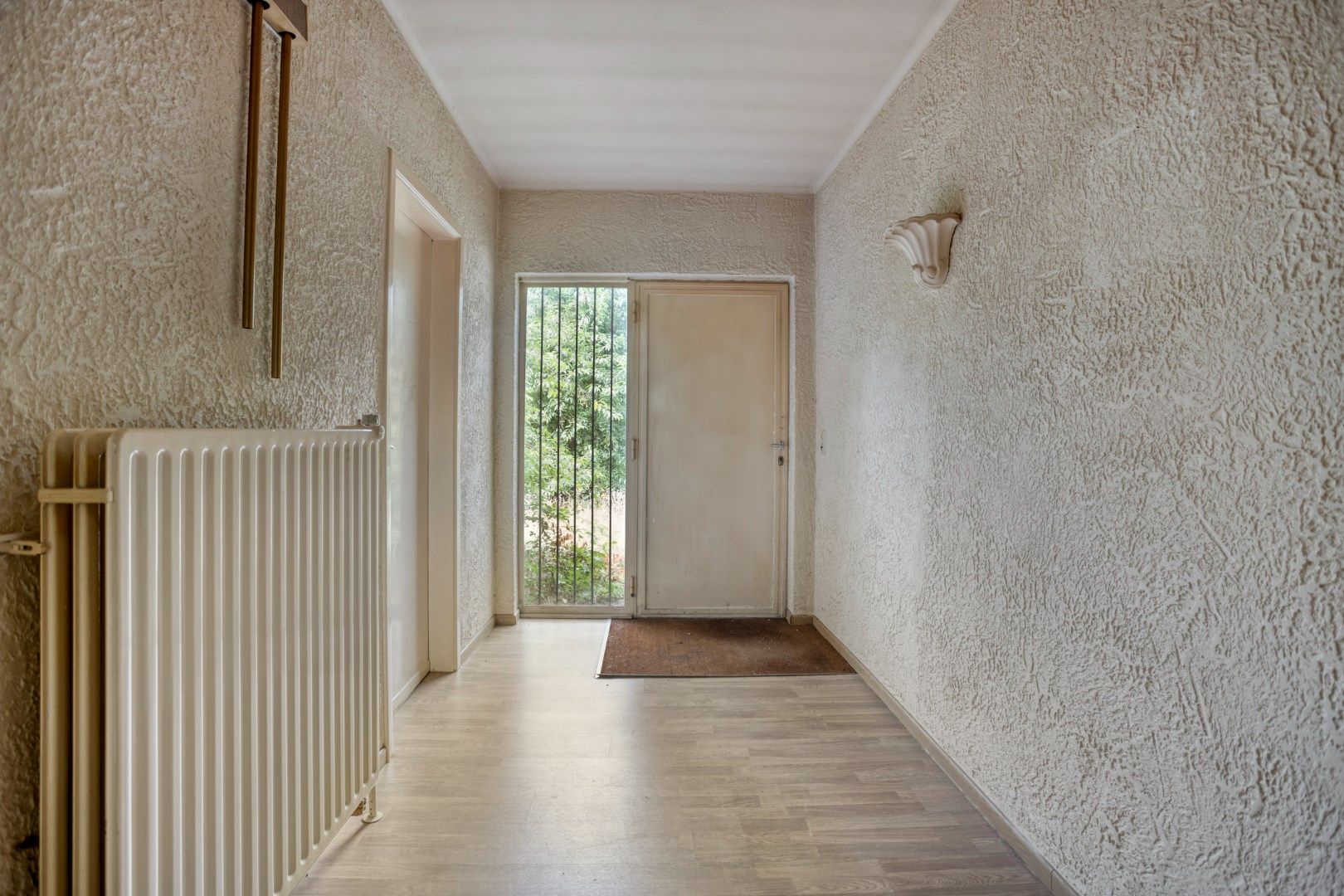 Te renoveren / te slopen woning op een uniek gelegen perceel van 1.693 m² ! foto 2