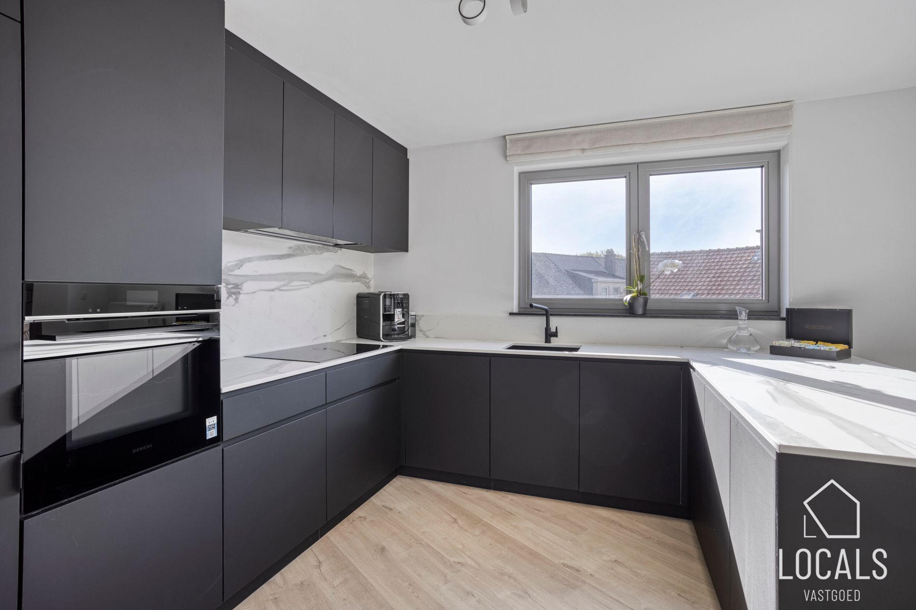 Instapklaar appartement met garage in Denderleeuw foto 3